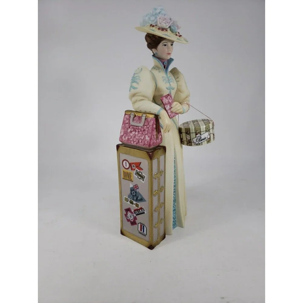 Avon Mrs Albee Award Figurine Statue 2002 in Box Representative President's Club